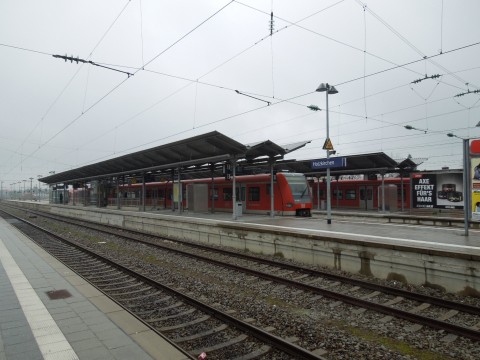 Holzkirchen, München határa, a villamosított vonal vége és az első szétválás helye
