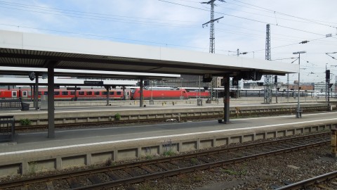 Nürnberg Hauptbahnhof, háttérben a München-Nürnberg-express